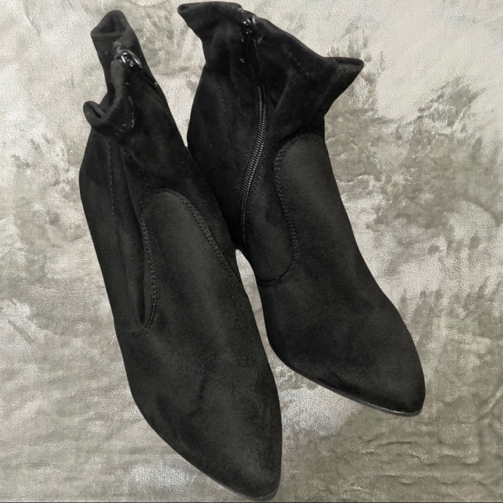 Fashion Nova Black Faux Suede Chunky Heel Booties Size 9 Ankle Boots